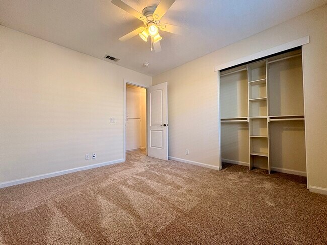 Building Photo - Beautiful 3 Bedroom, 2.5 Bathroom Fully Remodeled Home in Orangevale!