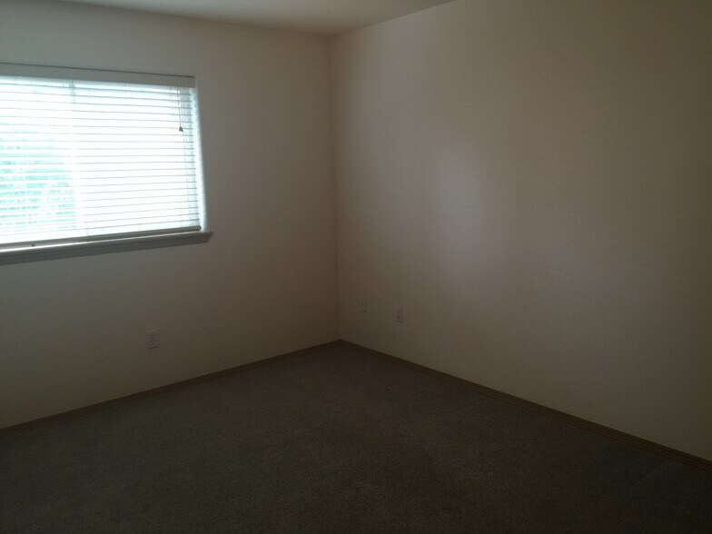 Building Photo - 2342 NW Ridgeline Dr