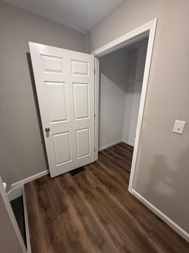 Building Photo - 2 Bedroom 1.5 Bathroom Townhouse in Jackson, MO