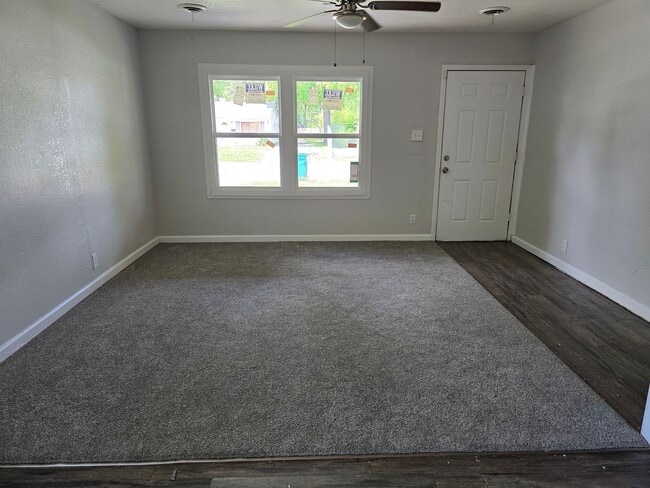 Building Photo - LIMITED TIME**NO APPLICATION FEE**1/2 OFF ...
