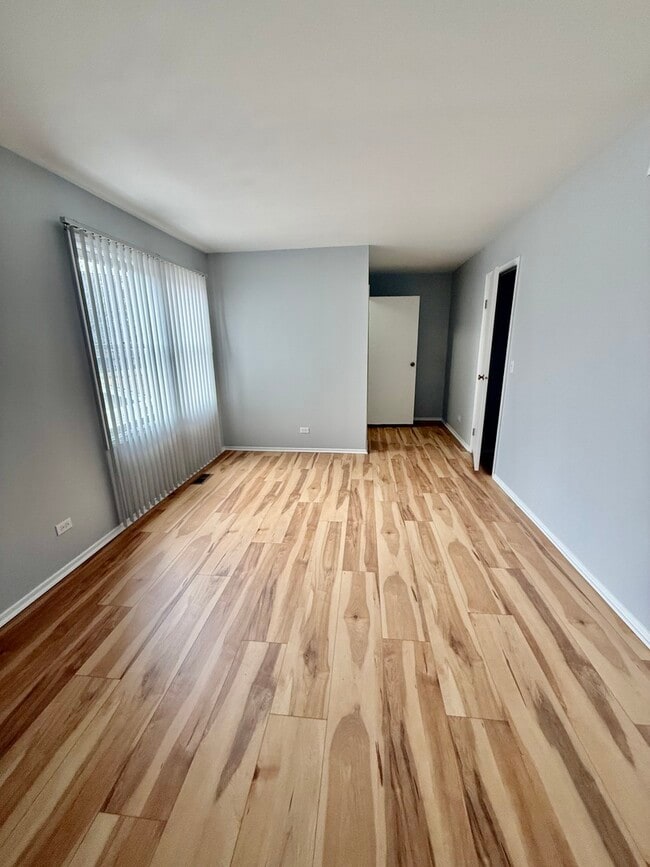 Building Photo - 330 Hampton Ct