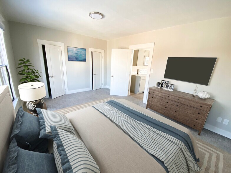 BEDROOM - 2028 W Gardner Ave