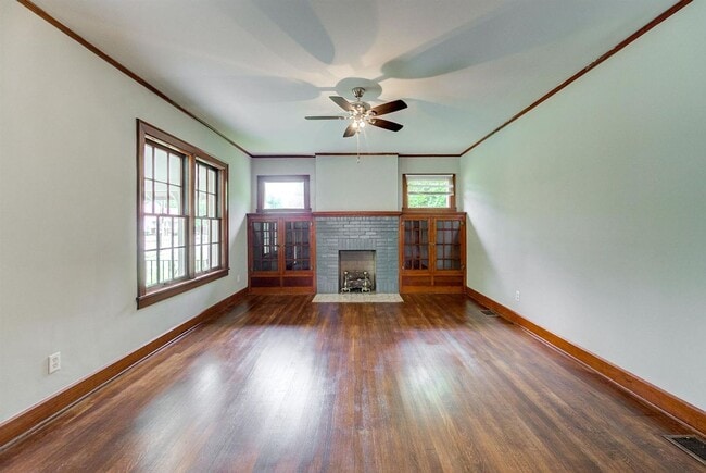 Building Photo - Pet Friendly 3-bedroom house