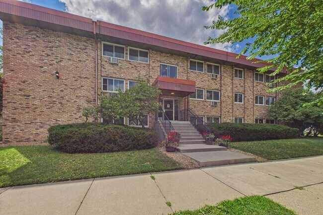 Building Photo - 2630 Pleasant Ave