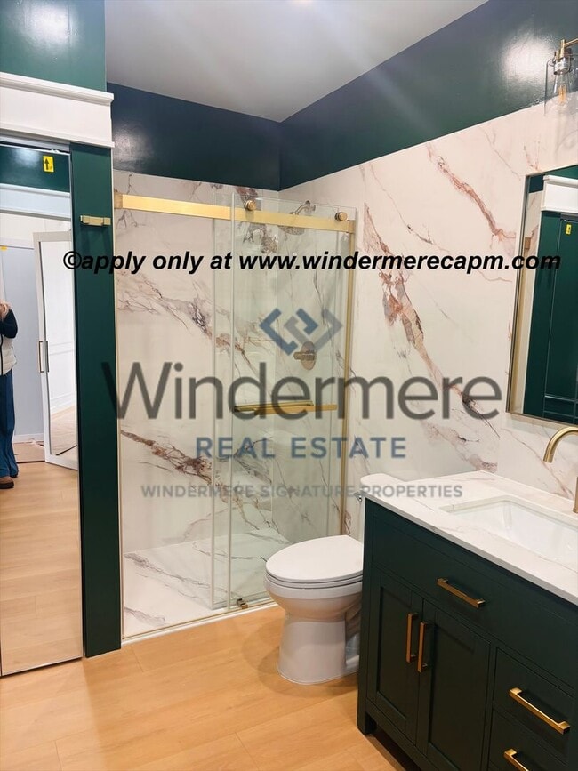 Building Photo - Beautifully Remodeled 2 Bed/2 Bath Duplex- in desirable location Downtown Sacramento!!