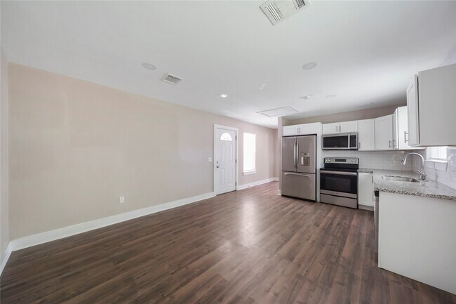 Building Photo - 3820 Lila St