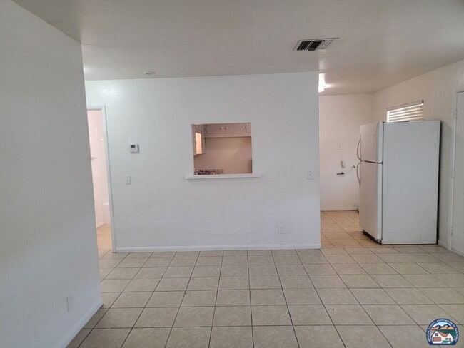 Building Photo - 162 W Alamo St