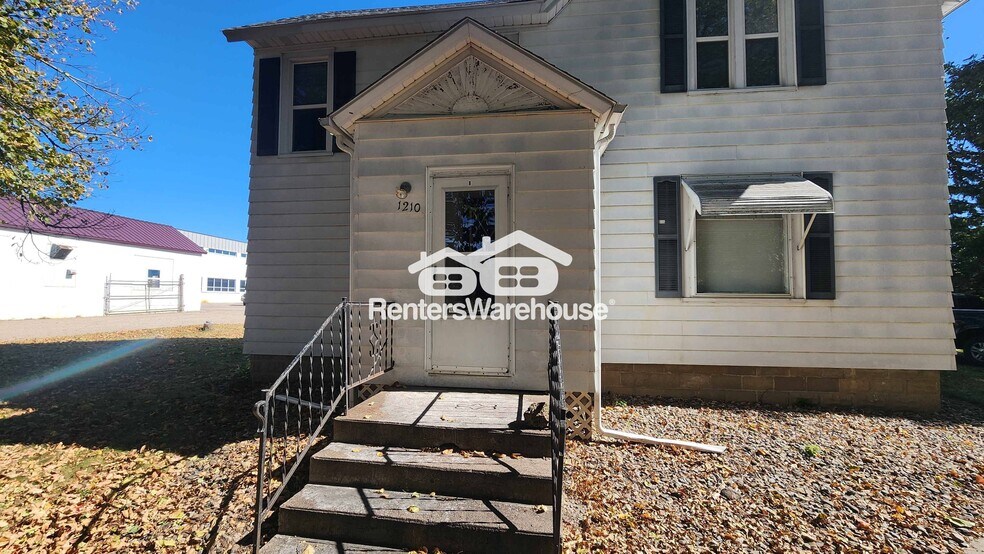 Primary Photo - 1210 Davis St
