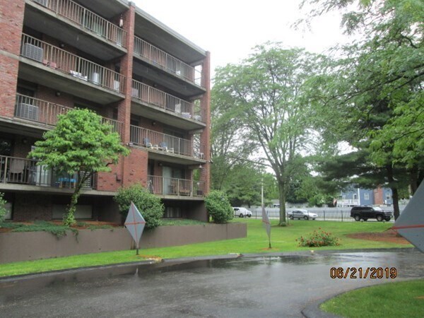 Building Photo - 146 Marble St