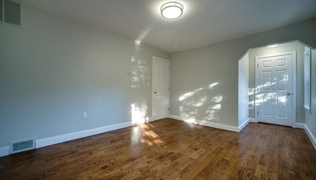 Building Photo - 185 Willow St