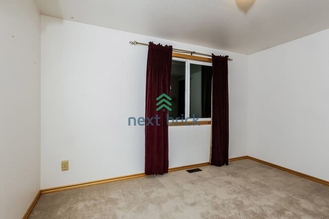 Building Photo - 3 Bed and 2 Bath Stunning Single-family Home is Available for Rent!