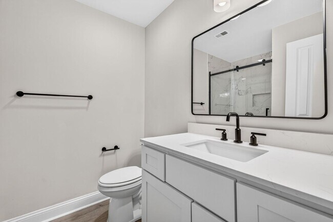 Building Photo - Modern Comfort in the Heart of Johns Island