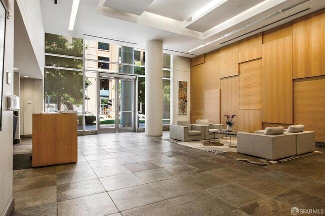 Building Photo - 301 Main St