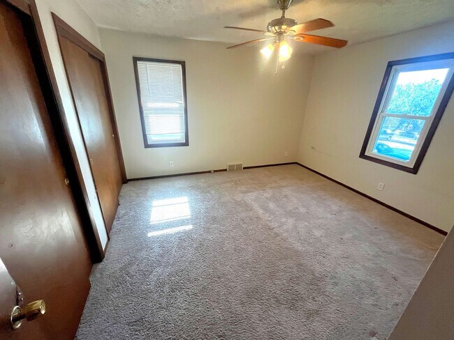 Building Photo - Adorable Brick Raised Ranch