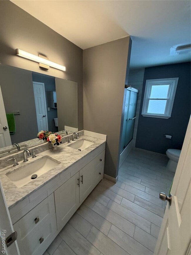 Building Photo - 115 Linhart St