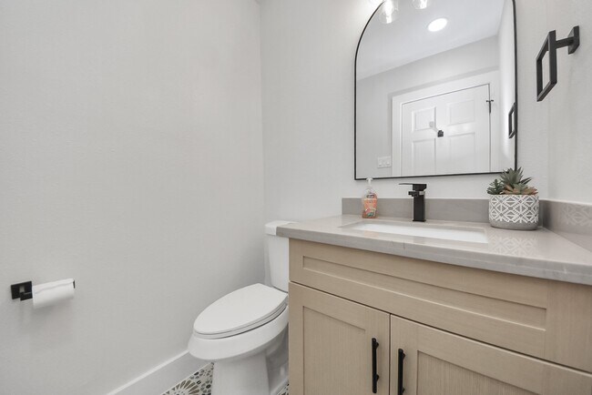 Building Photo - 26206 Maplewood Dr