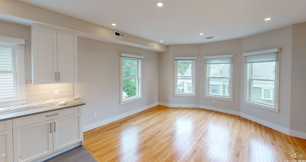 Primary Photo - 71 Spring St