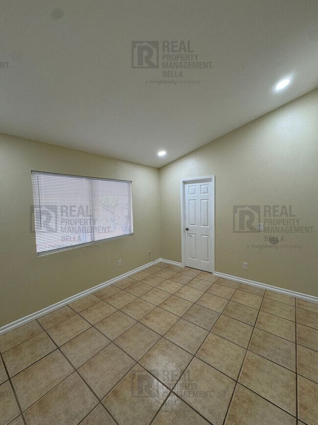 Building Photo - Corner-Lot Charmer with Open Layout and Sp...