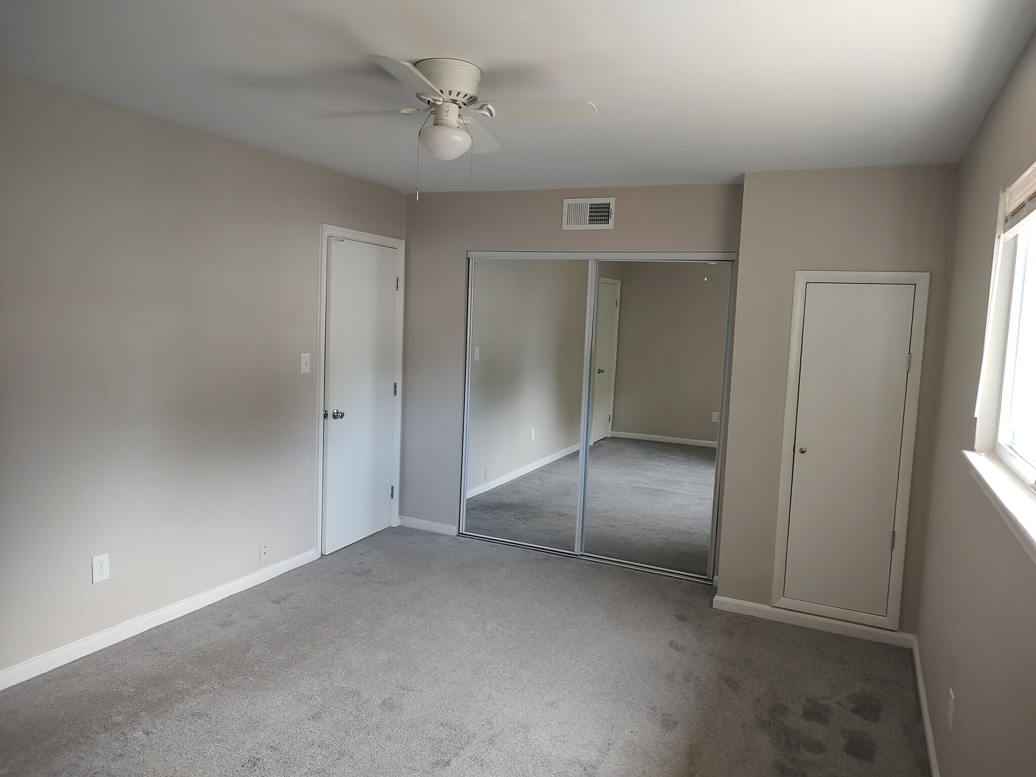 Building Photo - 807 Spencer Ct