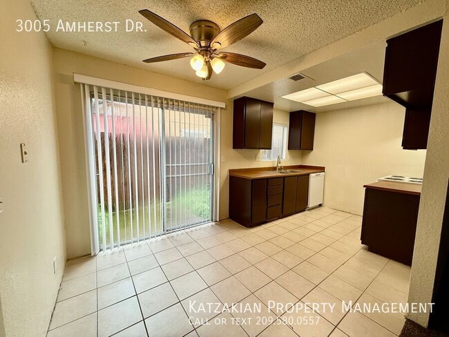 Building Photo - Updated 3-Bedroom 2-Bath Single Story Nort...