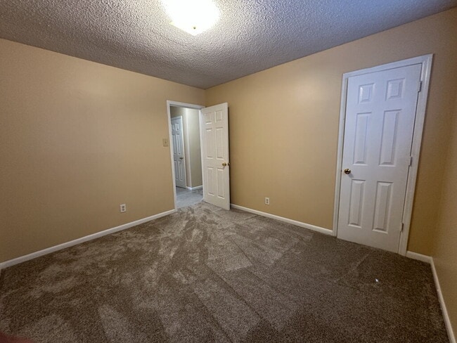 Building Photo - 502 Thyme Ct