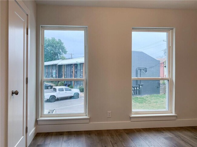 Building Photo - 3812 Southway Dr