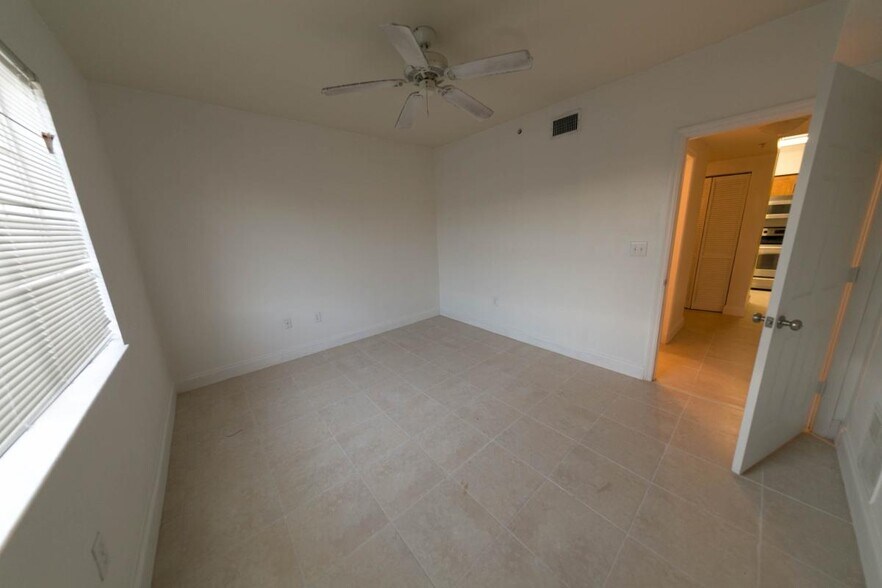 Building Photo - 6510 Emerald Dunes Dr