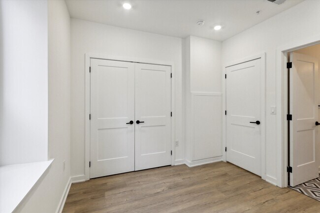 Building Photo - 1533 N Sydenham St