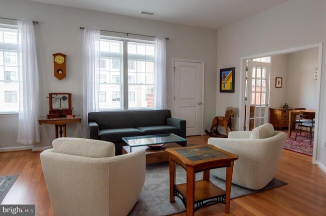 Building Photo - 309 Holland Ln