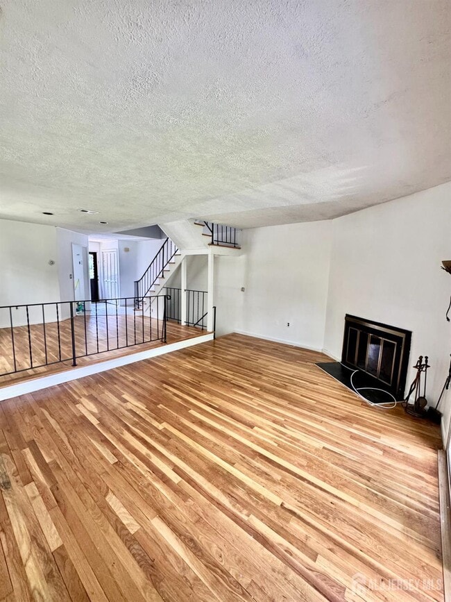 Building Photo - 323 Gill Ln