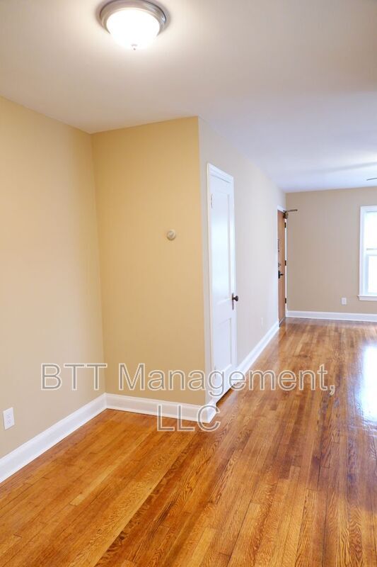 Building Photo - 8406 Greenwood Ave