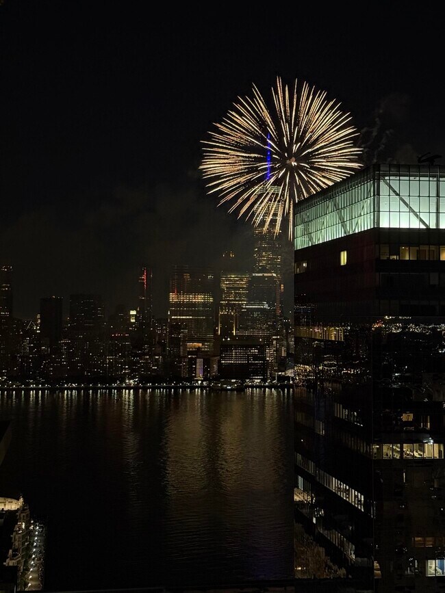 Building Photo - 88 Morgan St