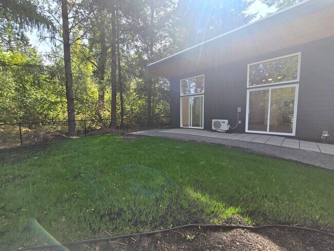 Building Photo - 7024 SW 152nd Ave