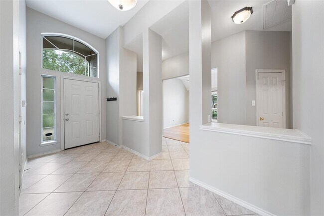 Building Photo - 21922 Rivergate Ct