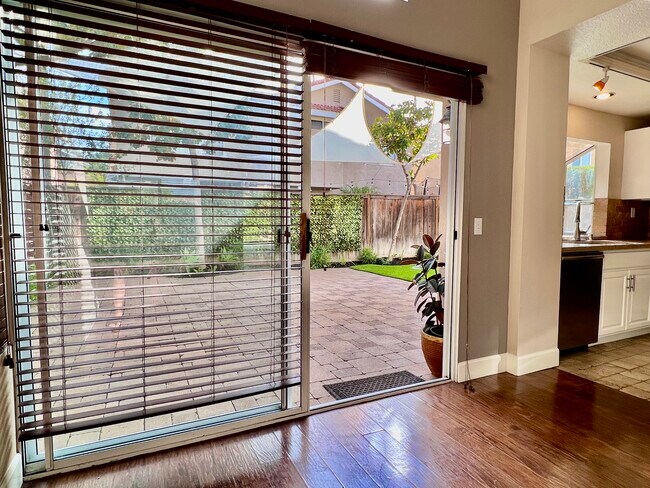 Building Photo - 28556 Rancho-Laguna