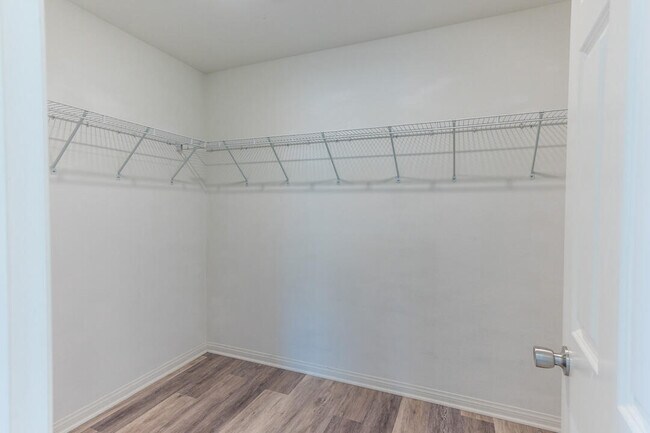 Building Photo - 27638 Sawtooth Ln