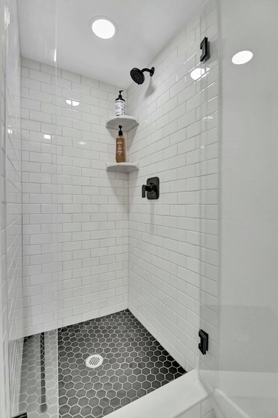 Building Photo - 581 Monaco Way