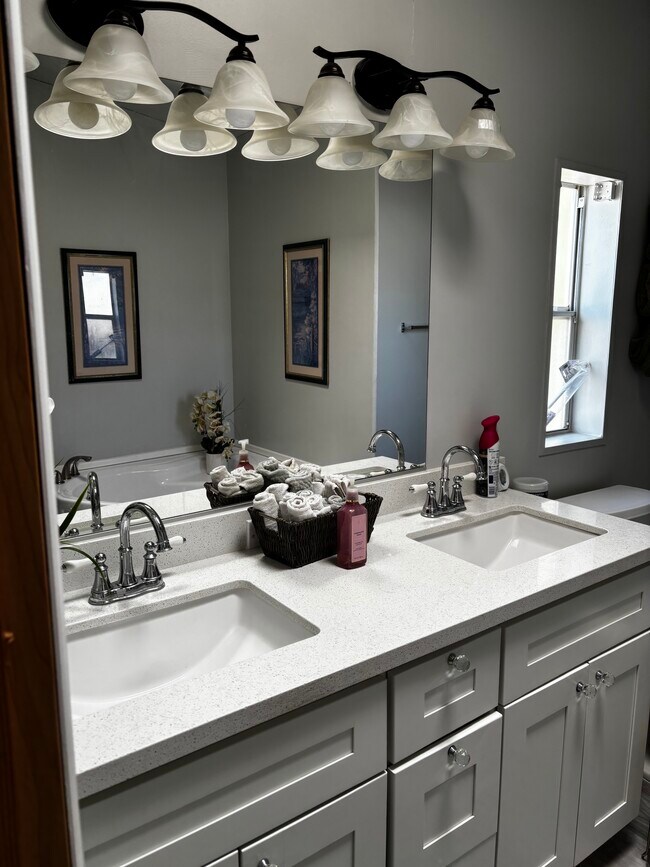 Master bathroom - 11026 Redwood Rd
