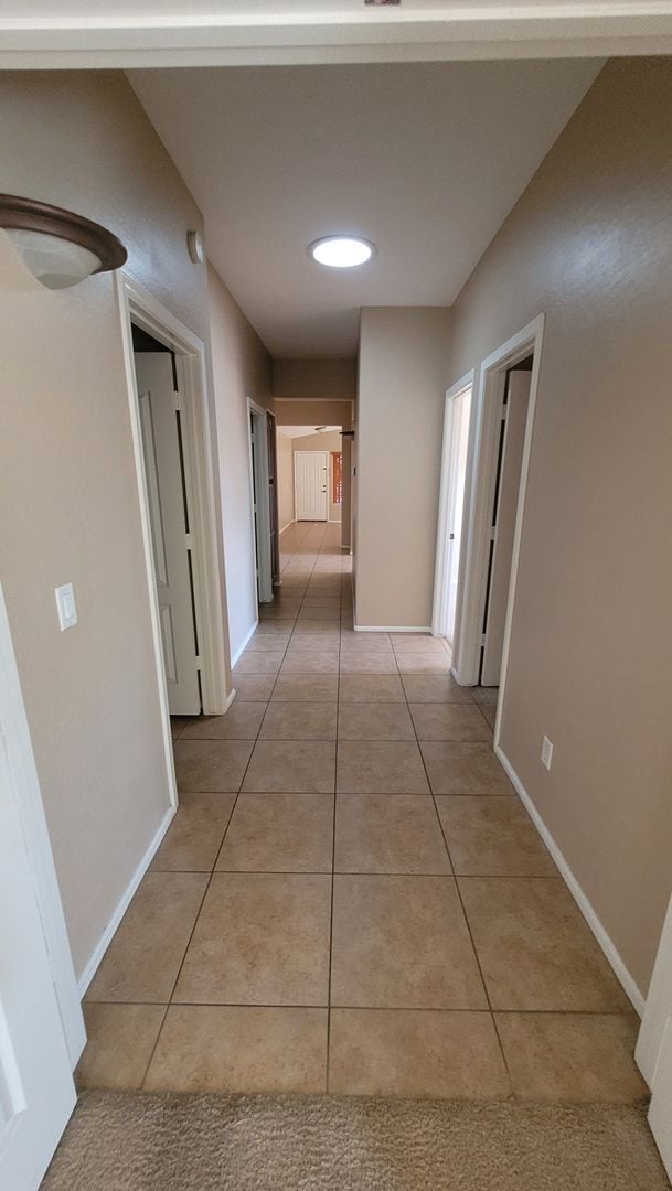 Building Photo - Great Home 3bd plus a Den!