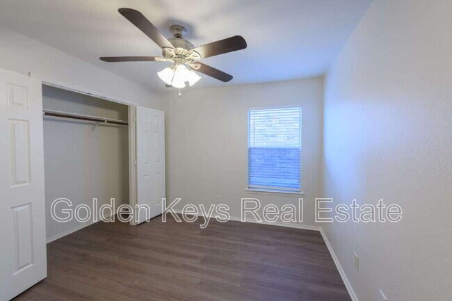 Building Photo - 672 S Heights Dr