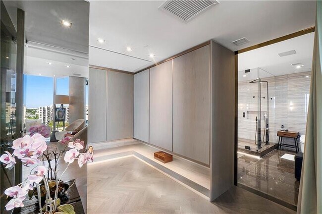 Building Photo - 2200 N Ocean Blvd