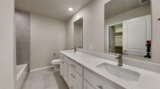 Building Photo - 12800 Elba Dr