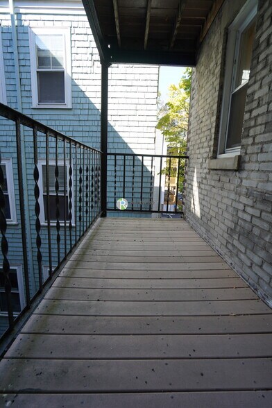 Building Photo - 170 Kelton St