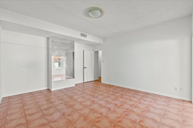 Building Photo - 17 Antilles Ln