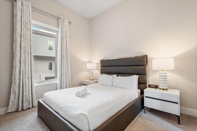 Building Photo - 7740 Sandy Ridge Dr