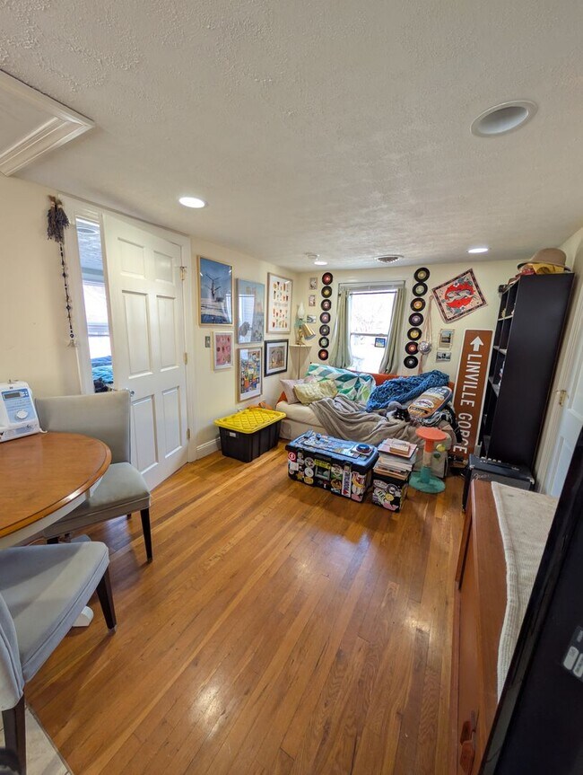 Building Photo - 705 Progress St NE