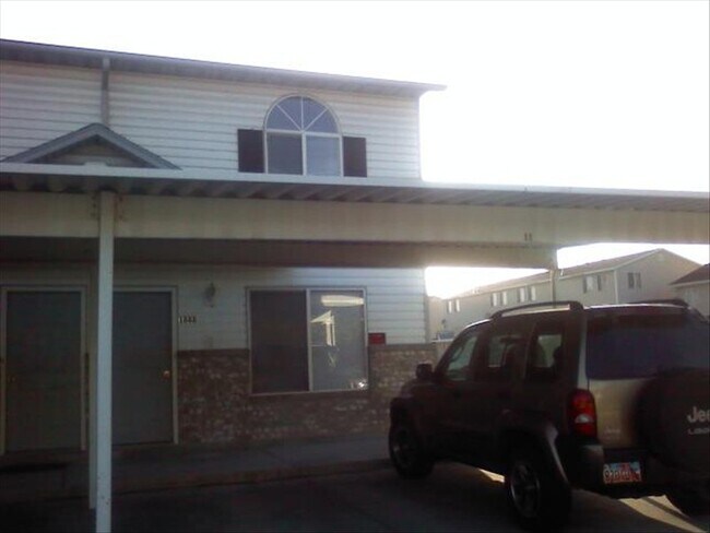 Building Photo - 1882 W Garden Dr