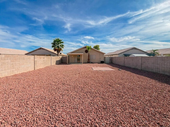 Building Photo - 15724 W Smokey Dr