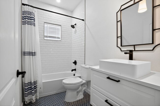 Building Photo - 4 Weeks Free!! Urban Modern Living Near Downtown San Antonio!