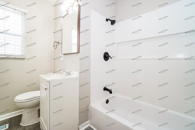 Building Photo - 1121 Gibson Rd